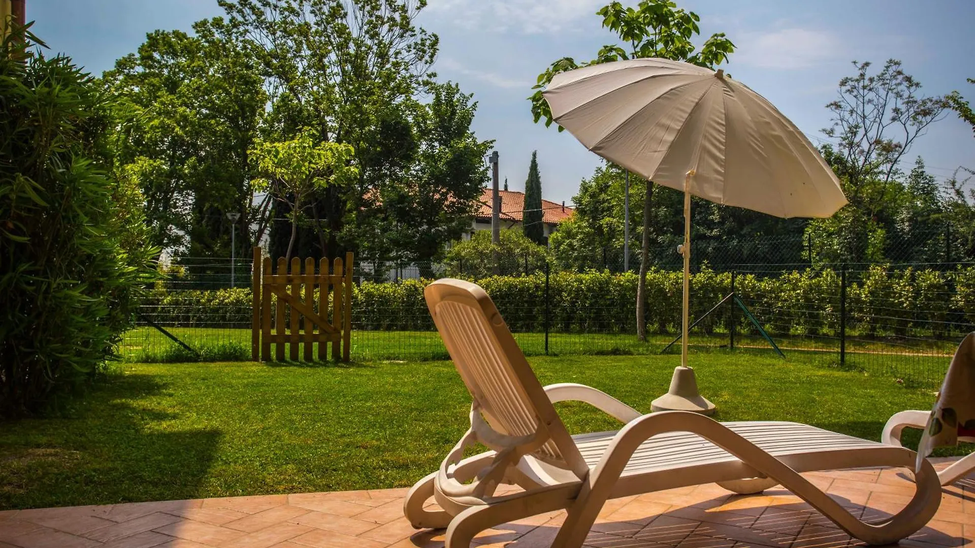 Ξενοδοχείο με διαμερίσματα Residence Karina Moniga del Garda