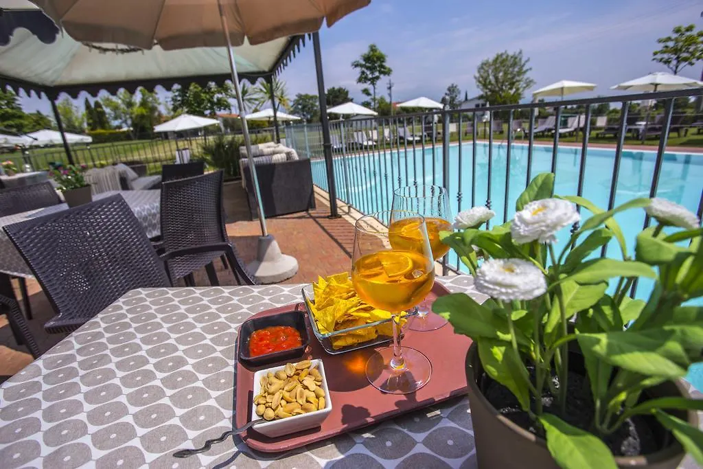 Residence Karina Moniga del Garda 2*,