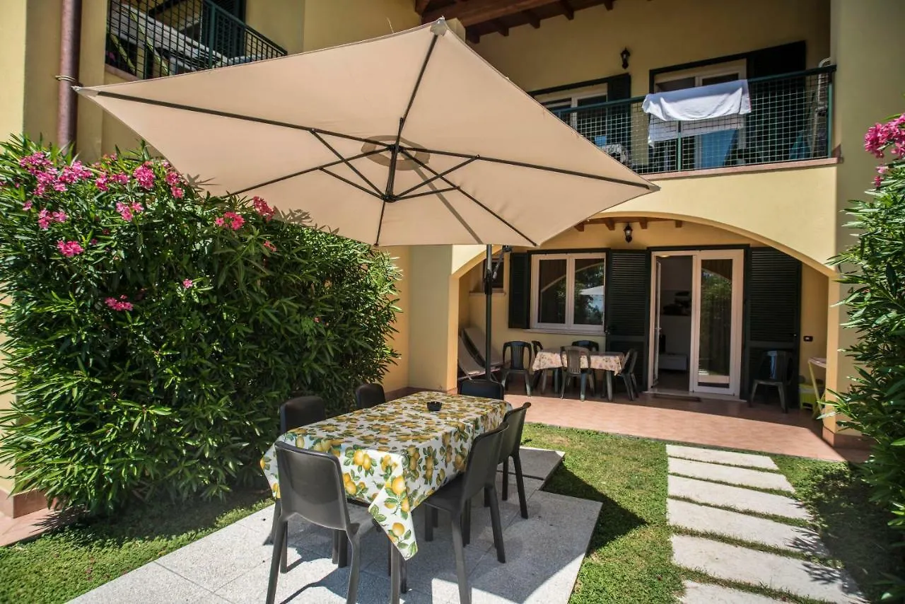 Ξενοδοχείο με διαμερίσματα Residence Karina Moniga del Garda