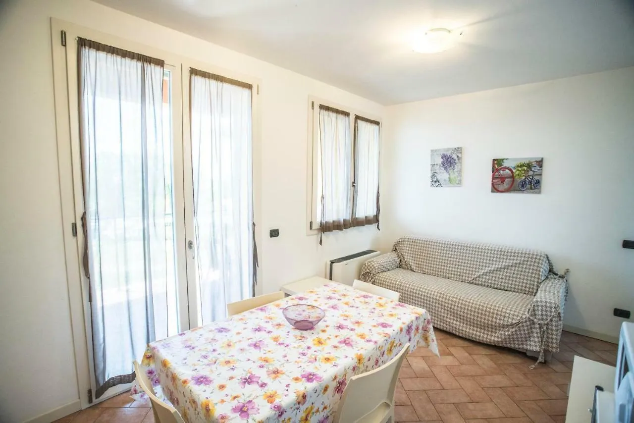 Residence Karina Moniga del Garda 2*,