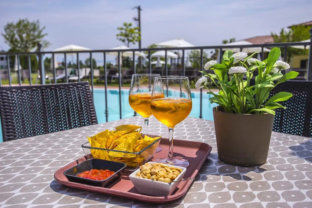 Residence Karina Moniga del Garda 2*,