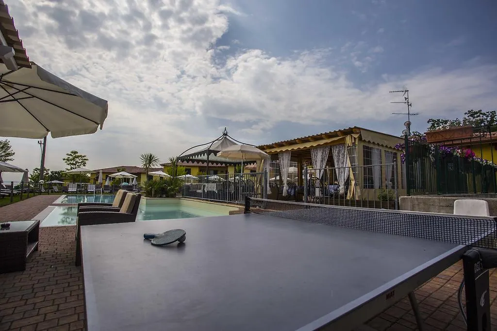 Residence Karina Moniga del Garda Aparthotel
