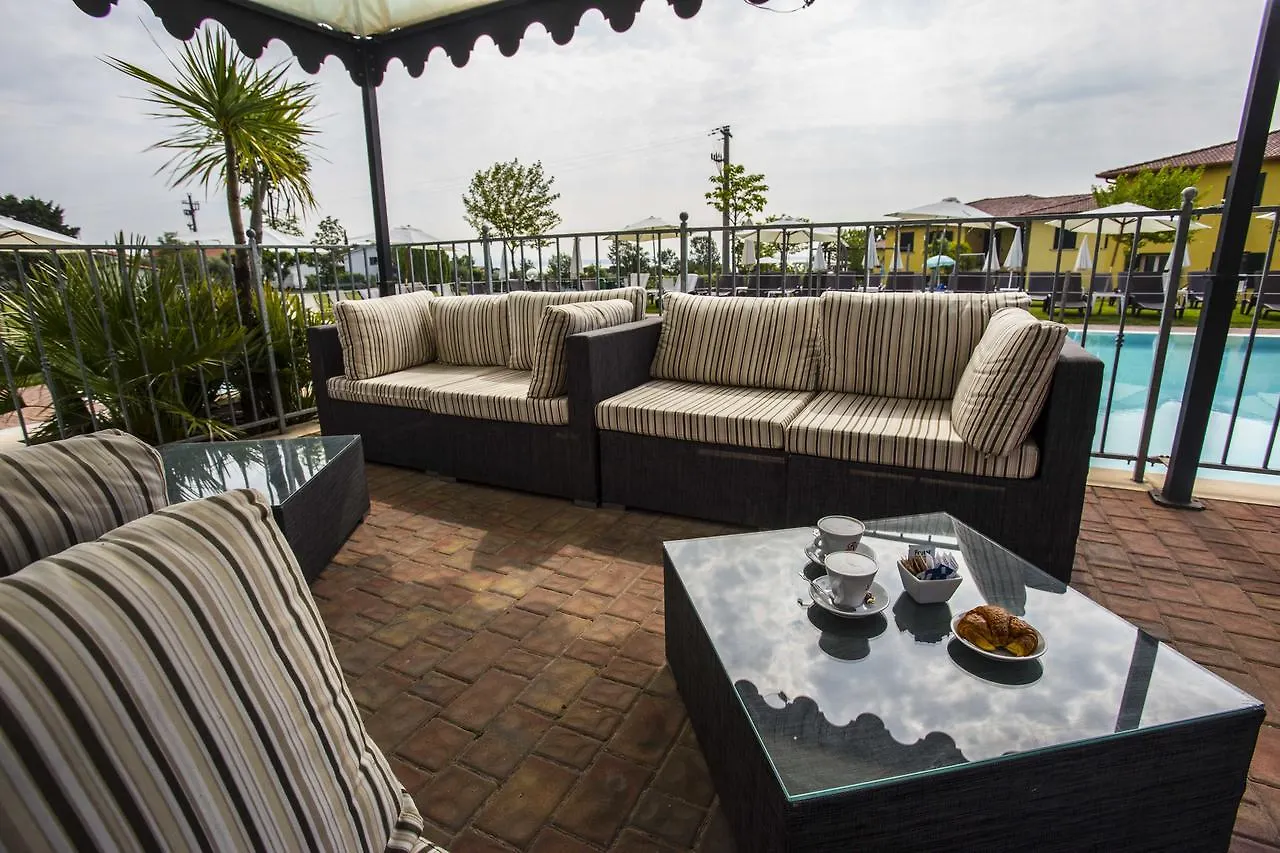 Residence Karina Moniga del Garda Aparthotel