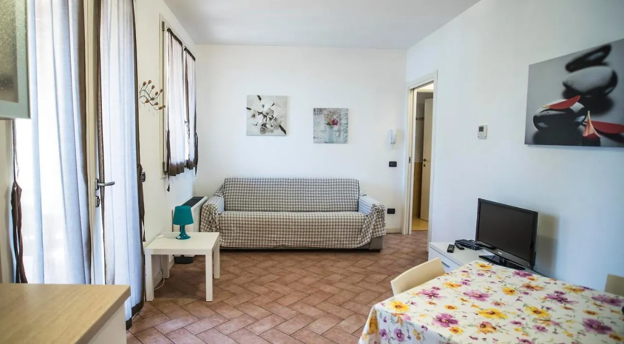 Residence Karina Moniga del Garda Aparthotel