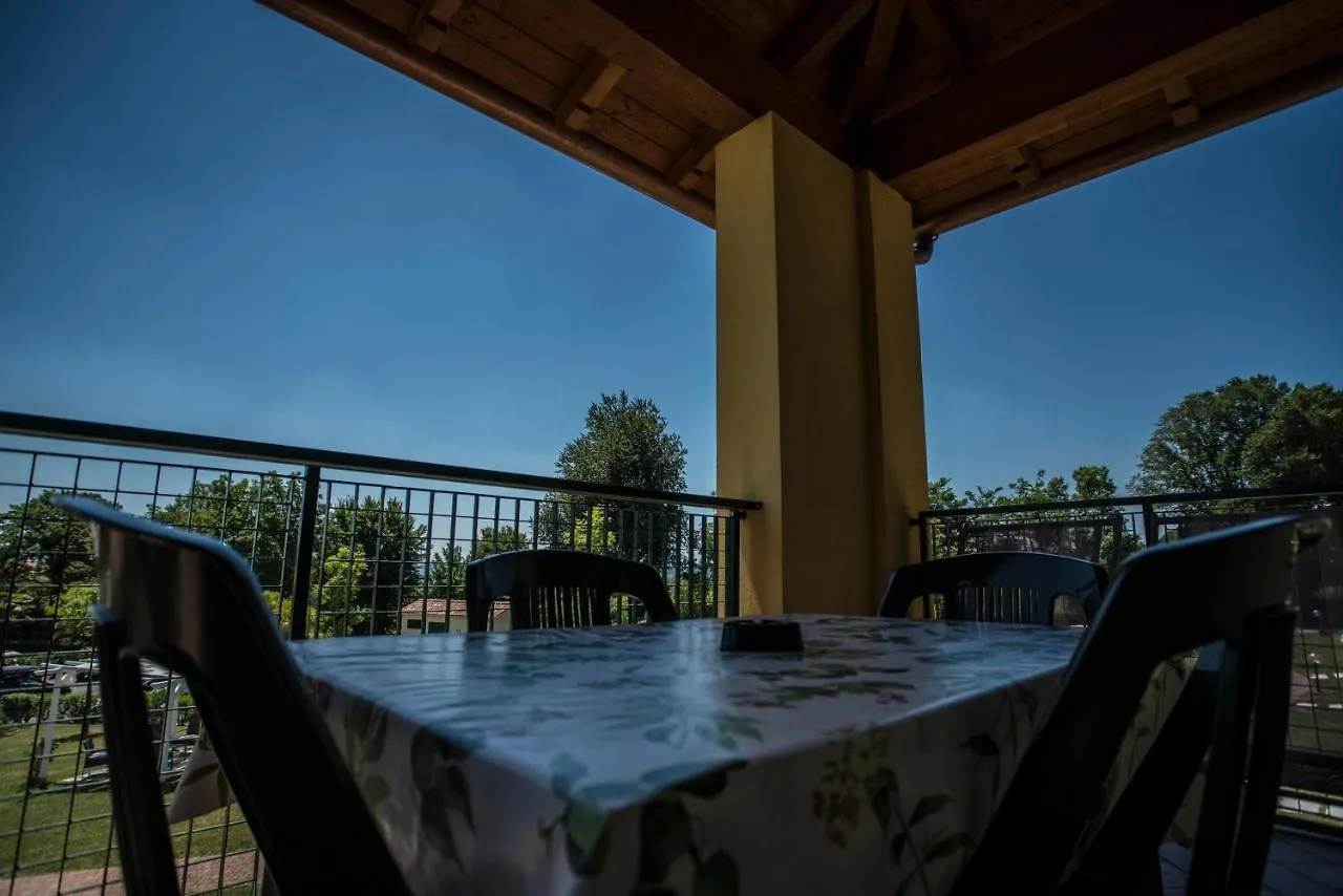 Residence Karina Moniga del Garda Aparthotel